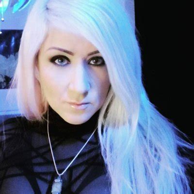 chloe savage twitter